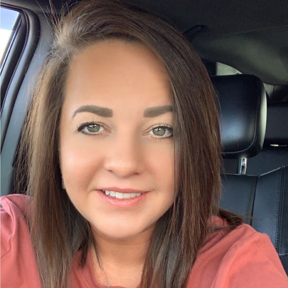 Meet your Posher, Kendall - Picture 2 of 3